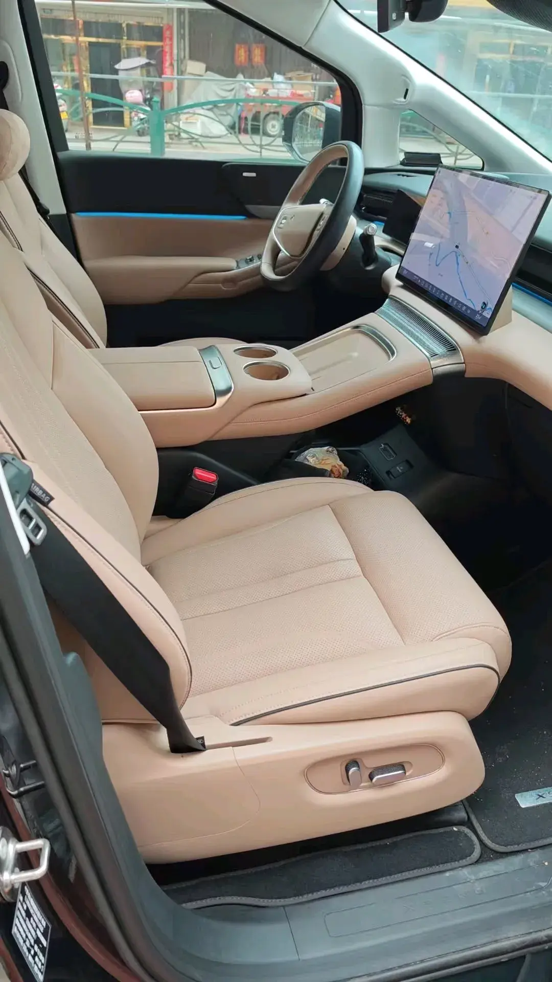 2024 XPENG X9 thumbnail 2