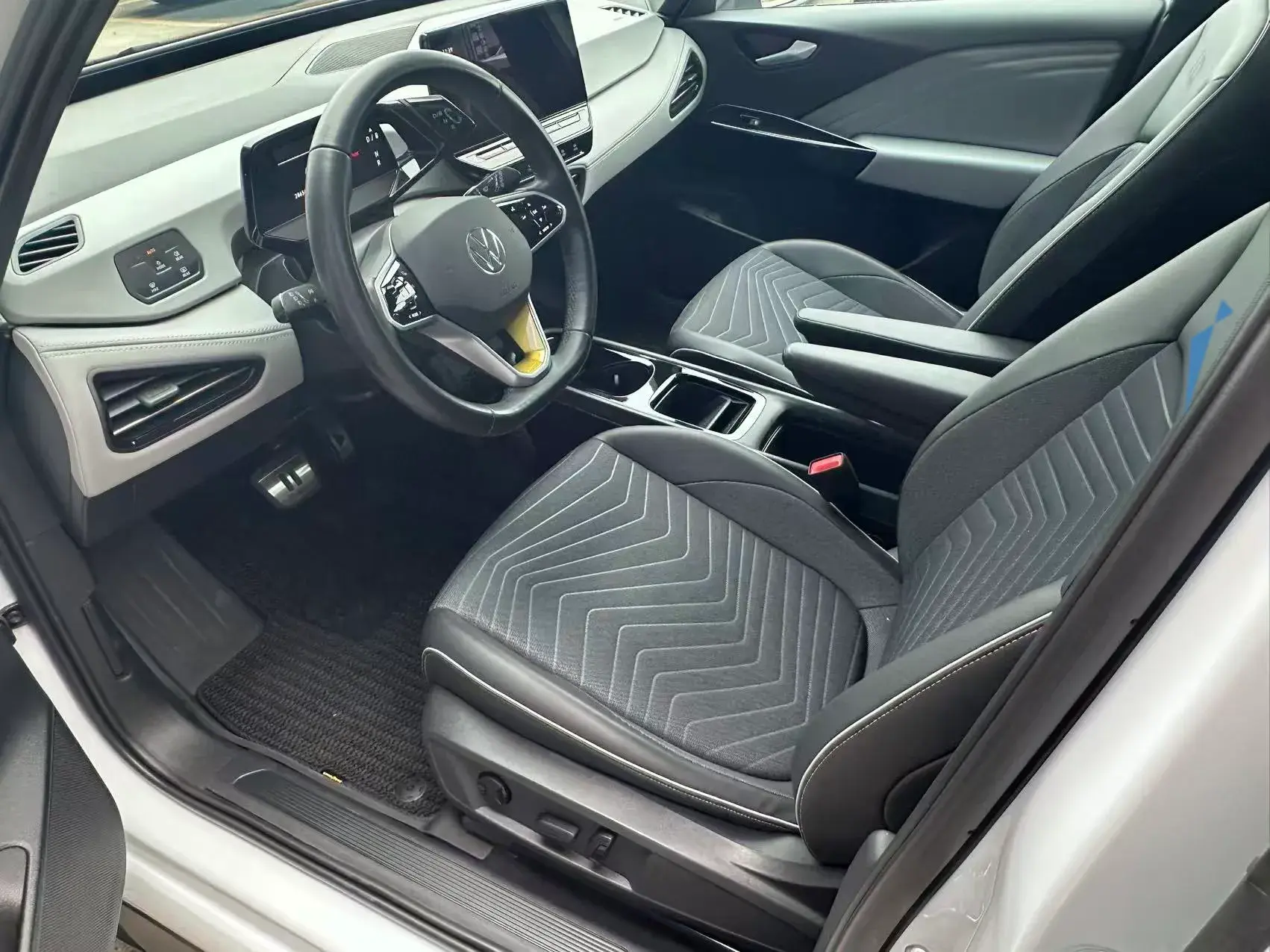 2023 VOLKSWAGEN ID.3 thumbnail 4