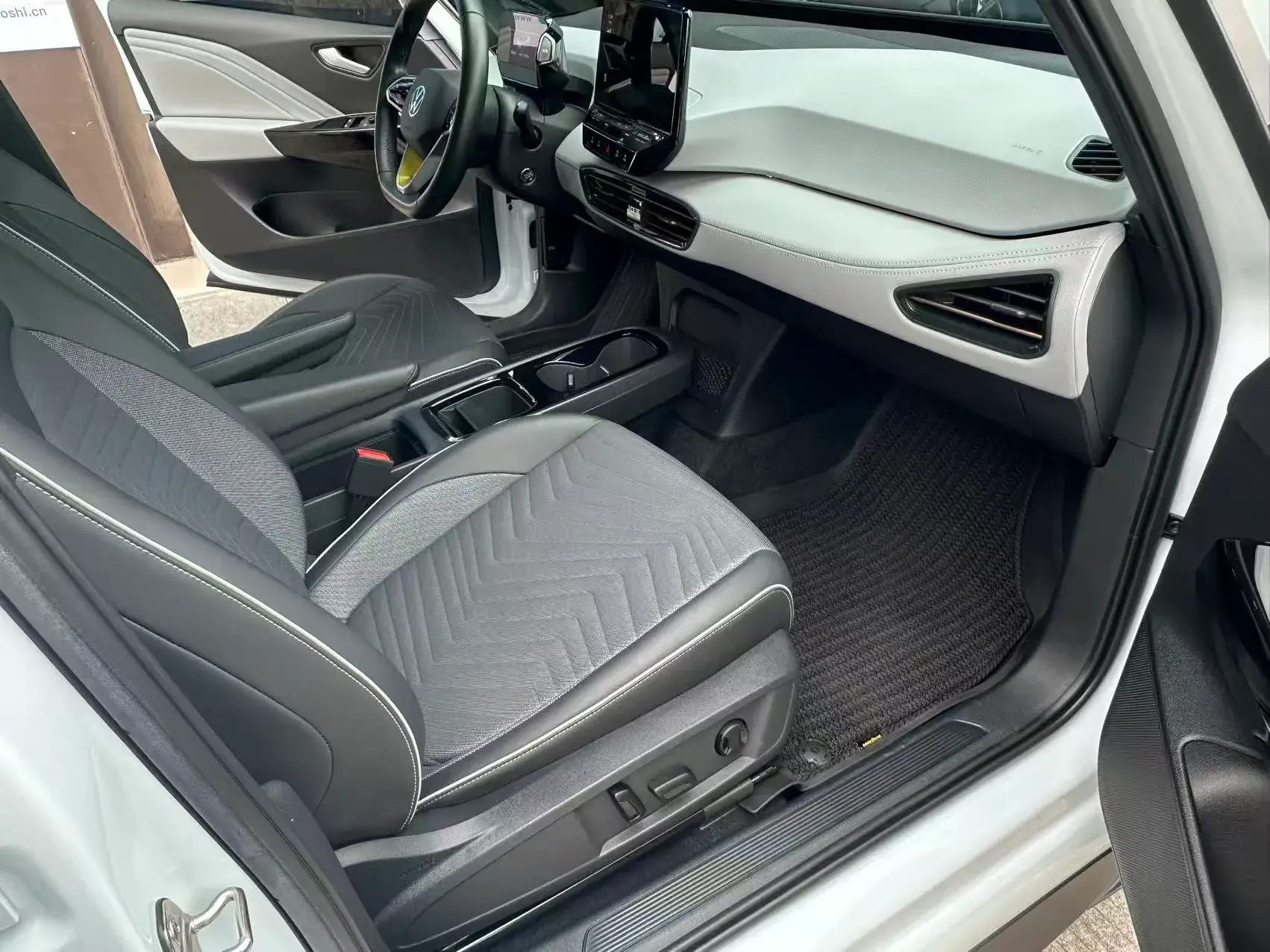 2023 VOLKSWAGEN ID.3 thumbnail 3