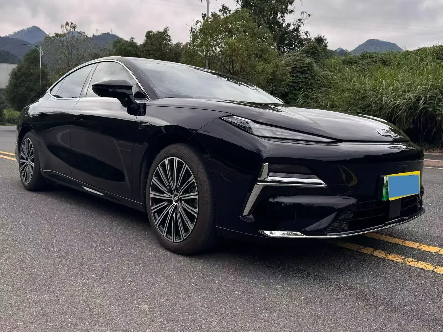 2025 GEELY GALAXY thumbnail 3