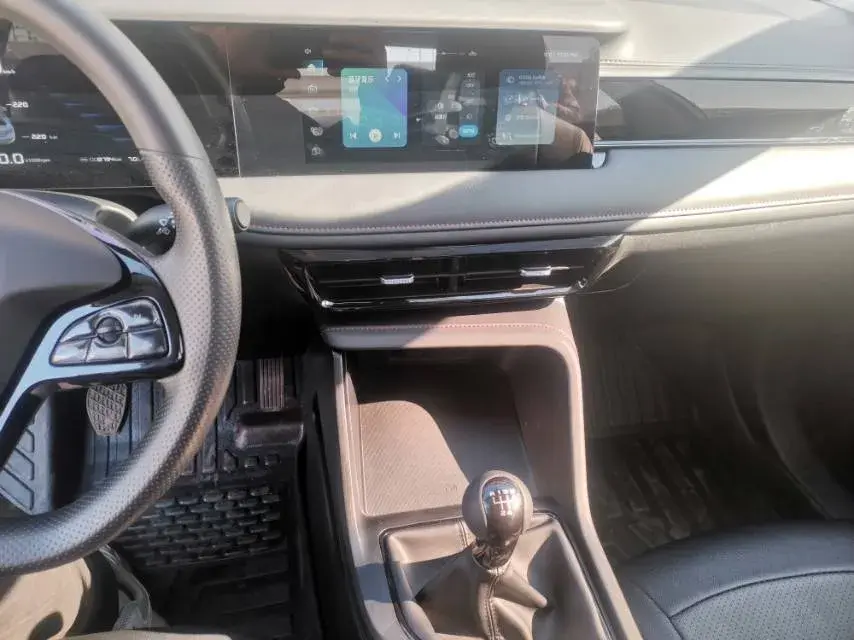 2023 ROEWE I5 thumbnail 3