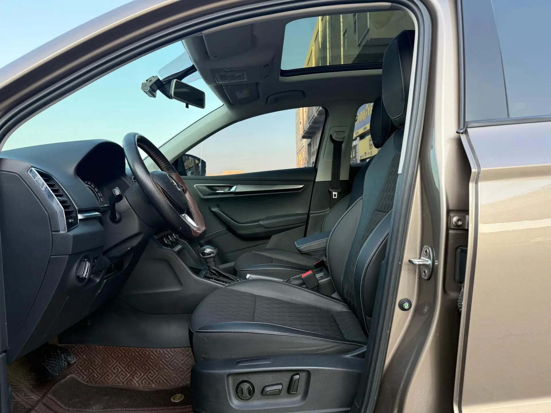 2019 SKODA KAROQ thumbnail 4