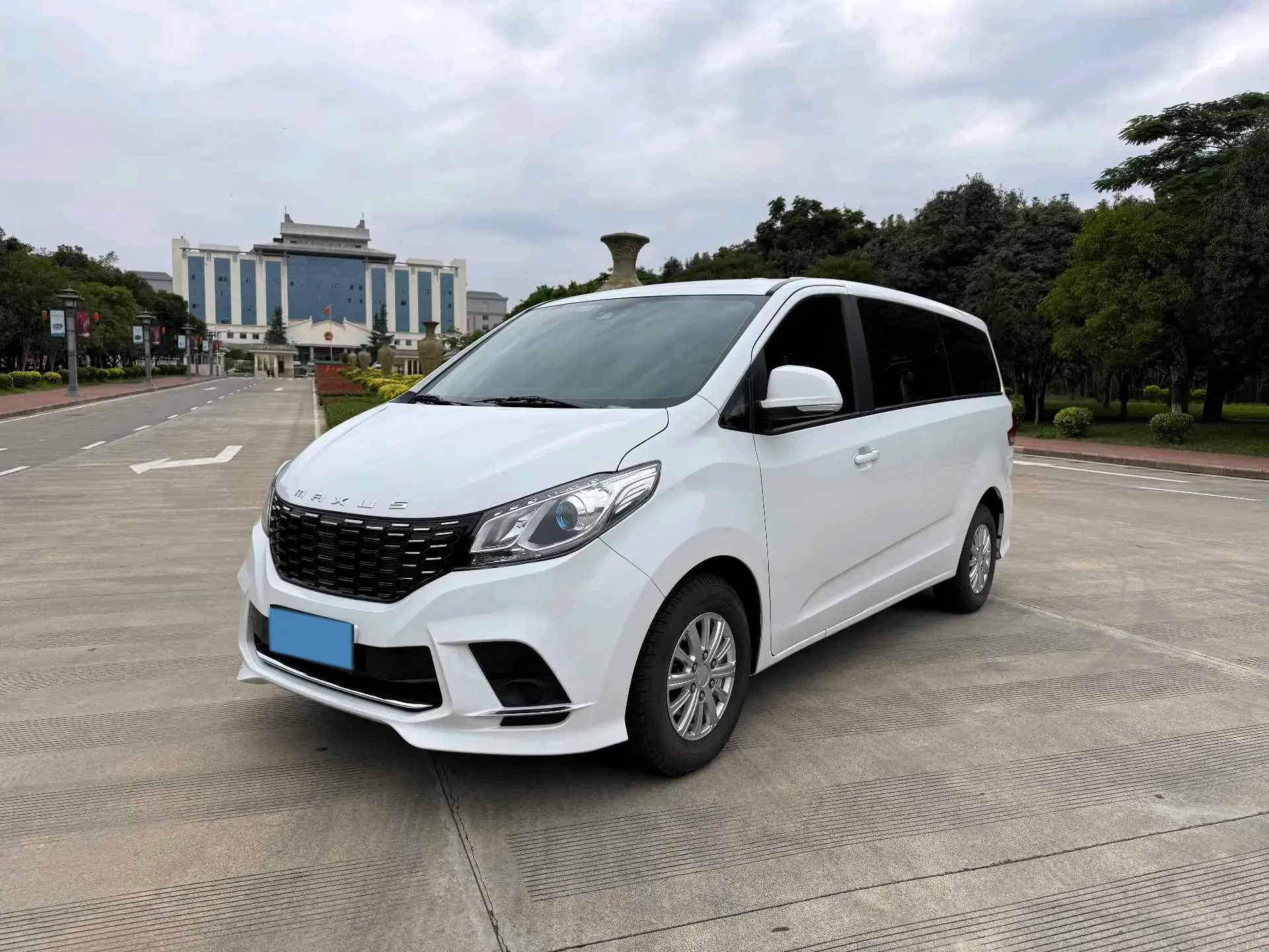 2023 MAXUS G10 view 1