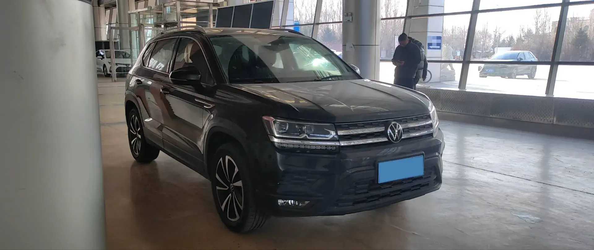 2021 VOLKSWAGEN THARU thumbnail 3