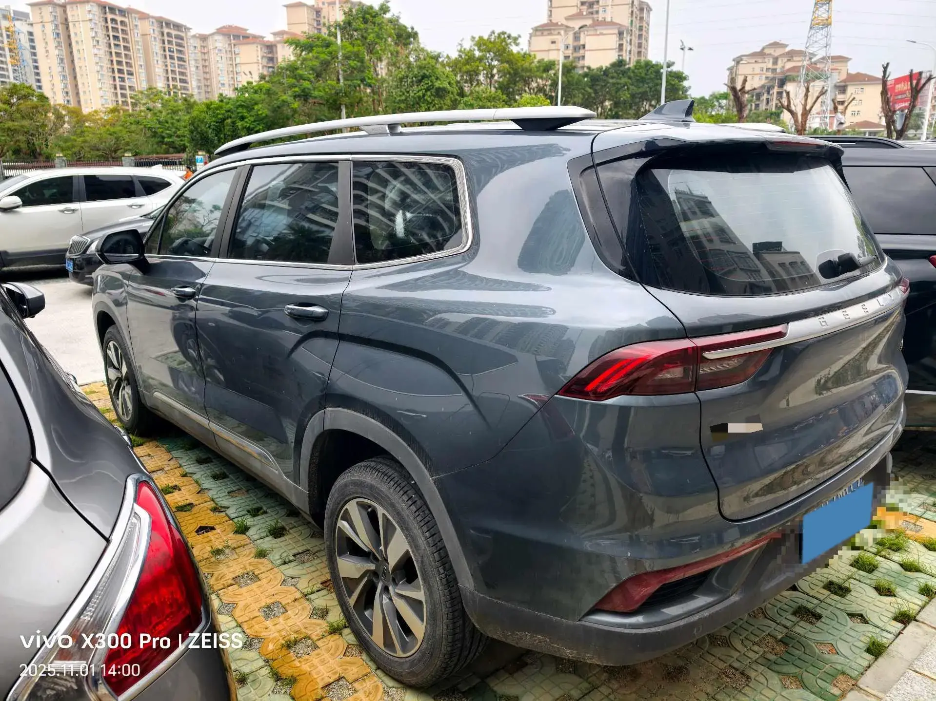 2020 GEELY OKAVANGO thumbnail 3