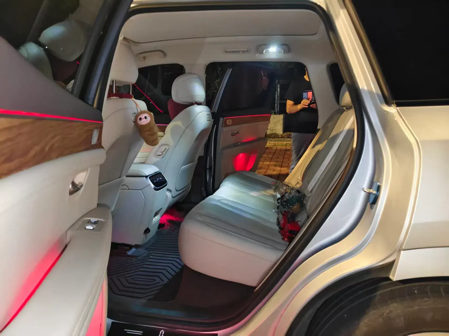 2024 AITO AITO thumbnail 3