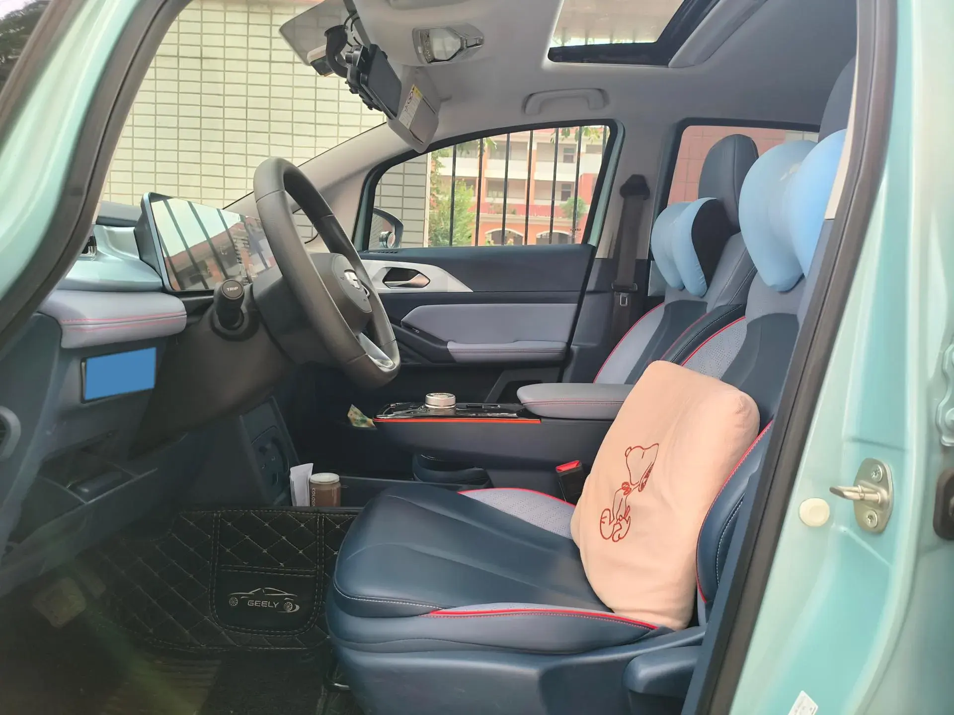 2022 GEOMETRY E thumbnail 2