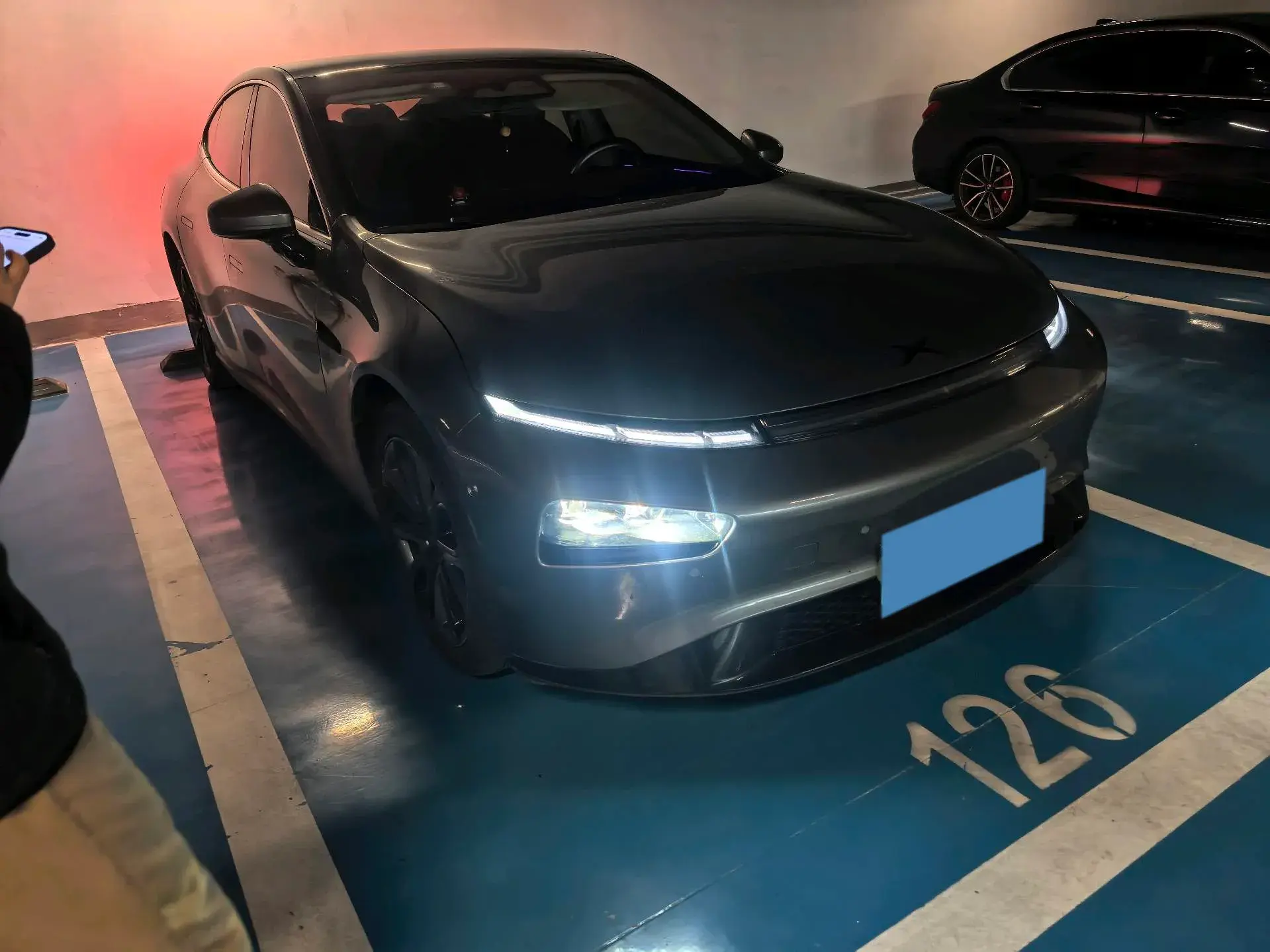 2022 XPENG P7 thumbnail 3