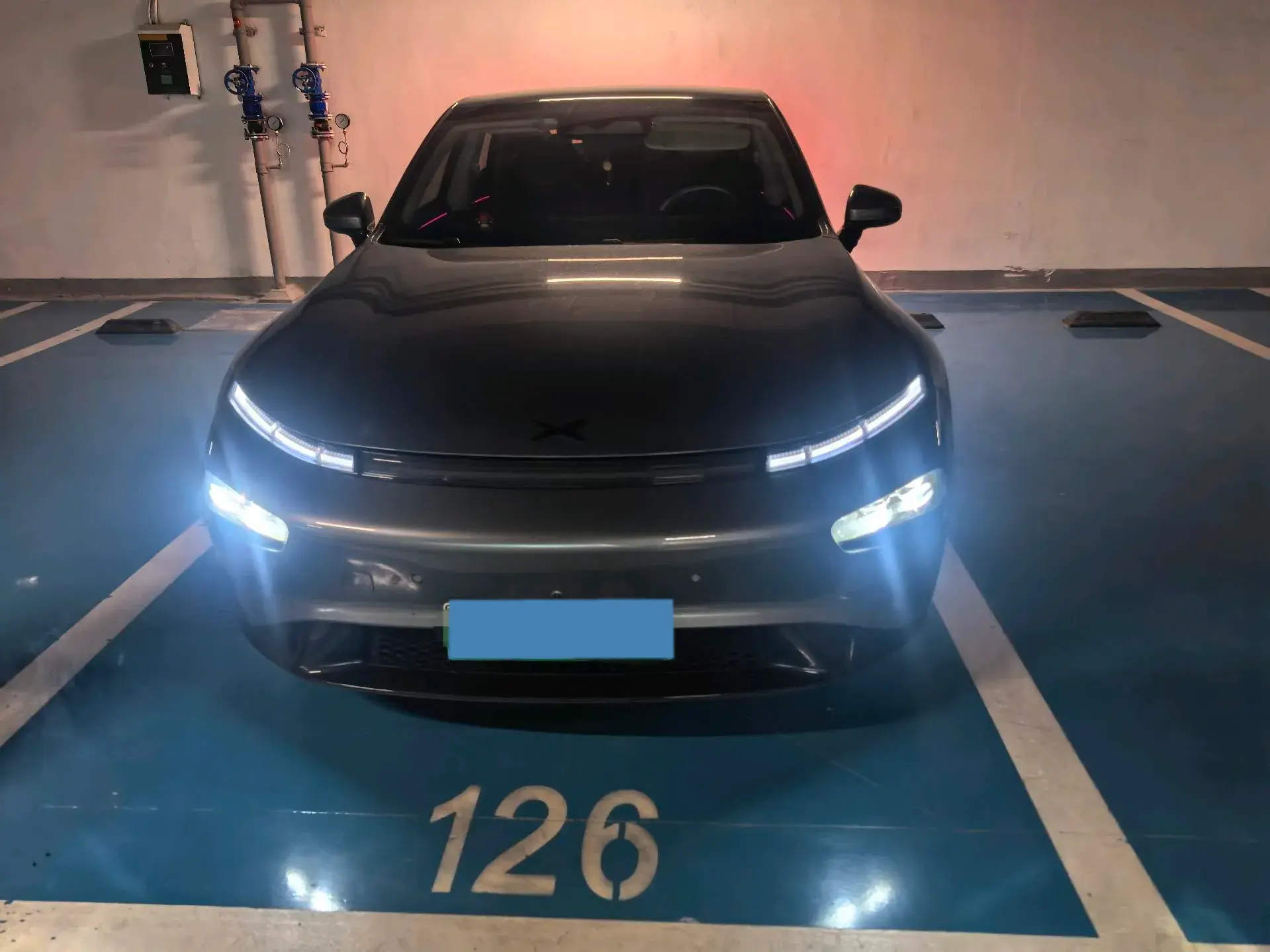 2022 XPENG P7 thumbnail 2