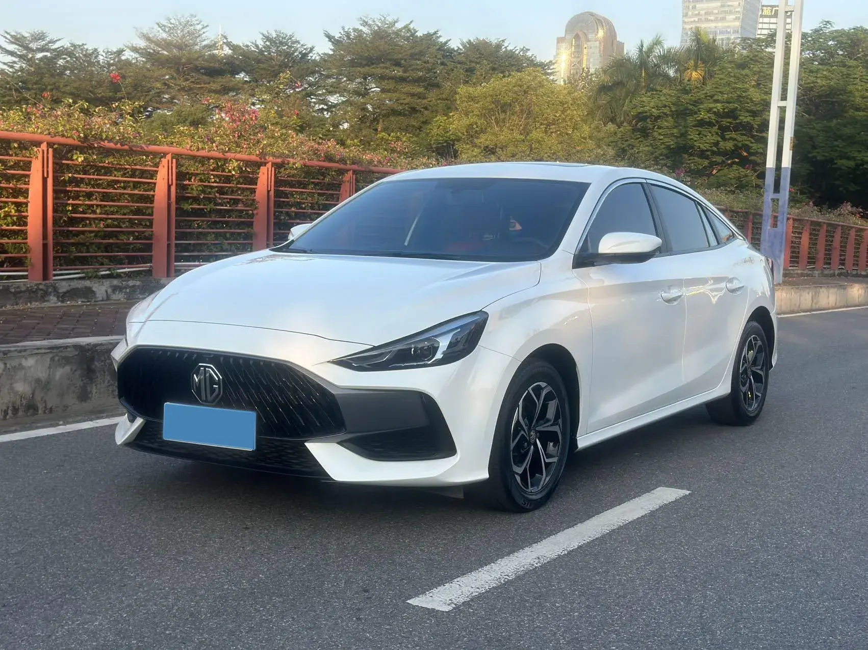 2021 MG 5 view 1
