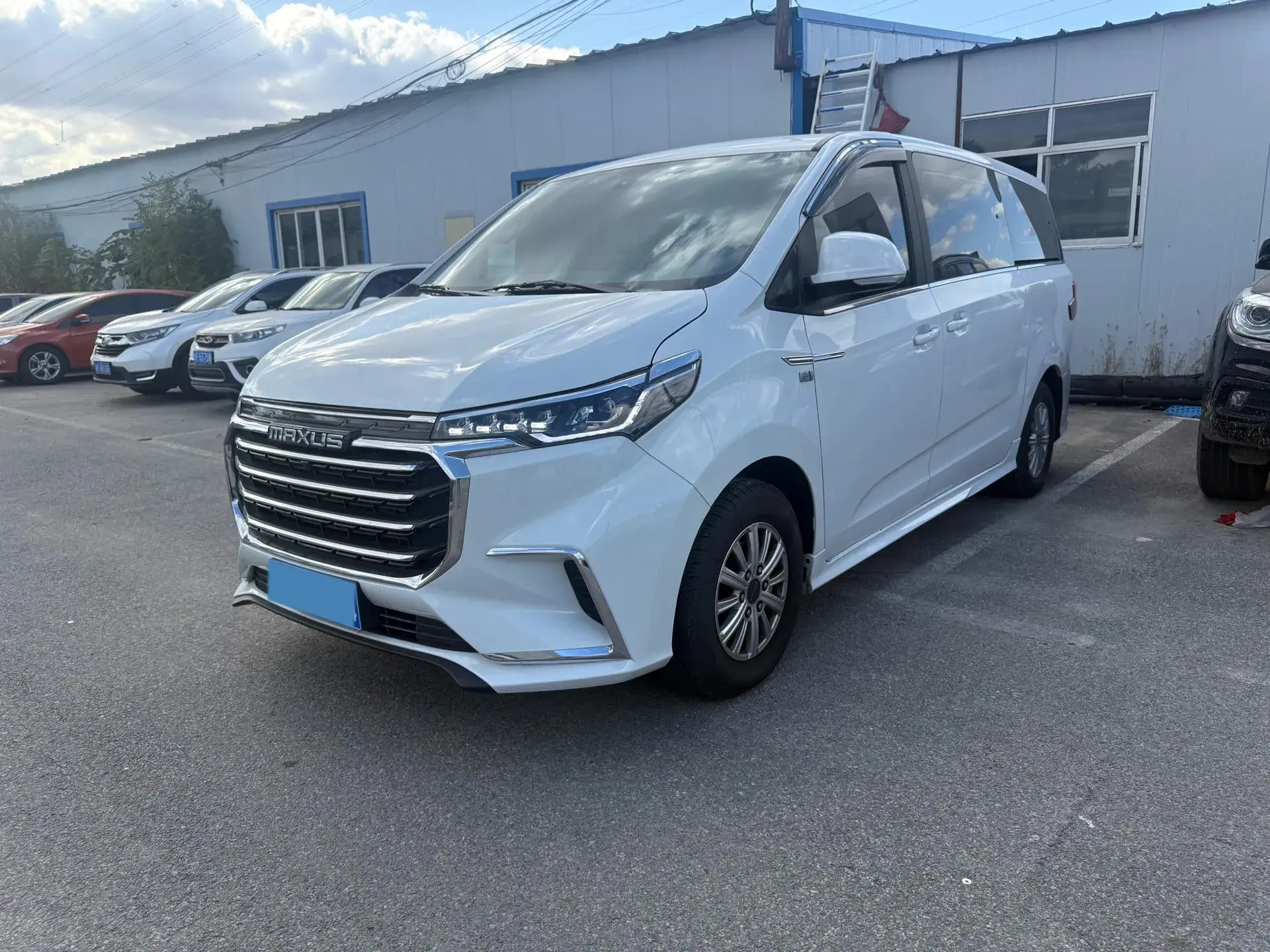 2023 MAXUS G20 view 1