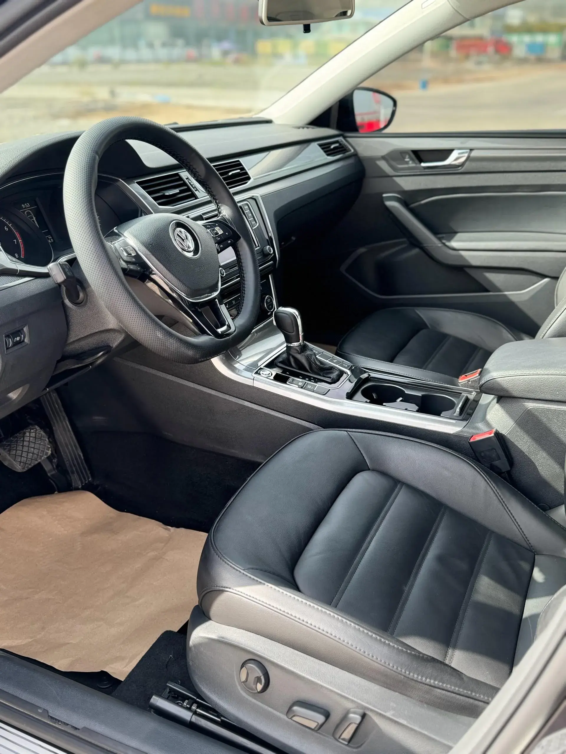 2017 VOLKSWAGEN PASSAT thumbnail 4