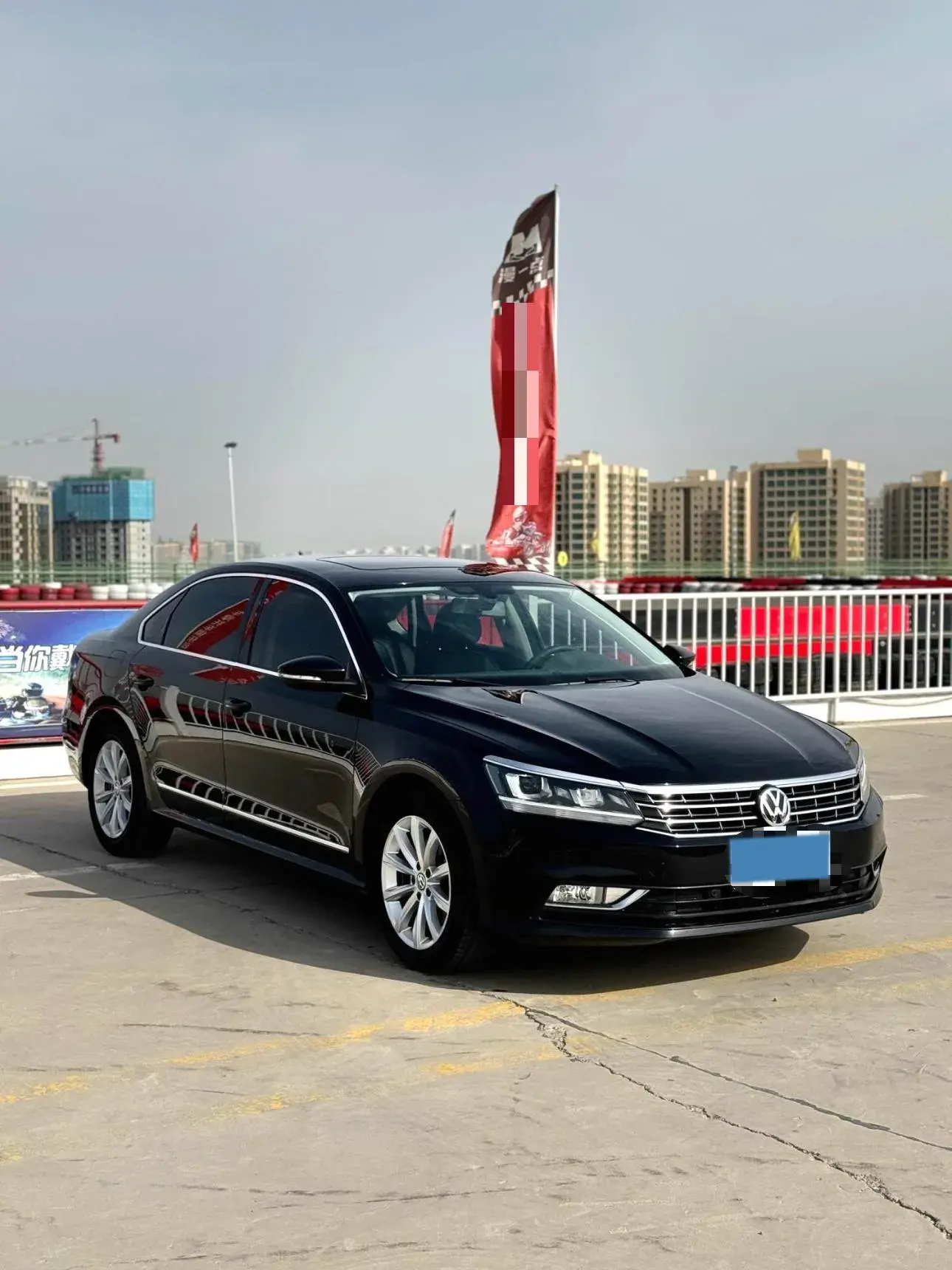 2017 VOLKSWAGEN PASSAT thumbnail 3