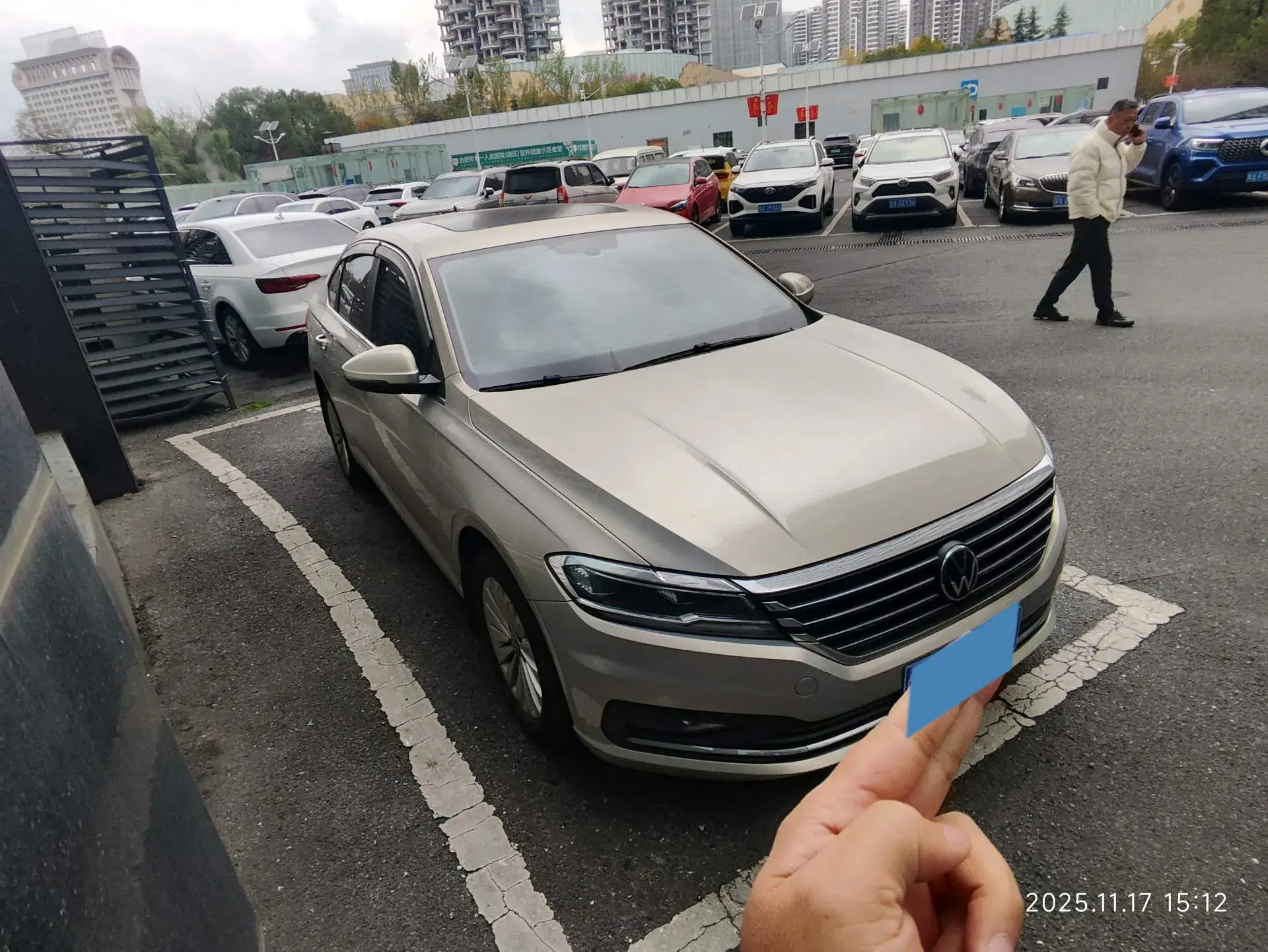 2021 VOLKSWAGEN LAVIDA thumbnail 2