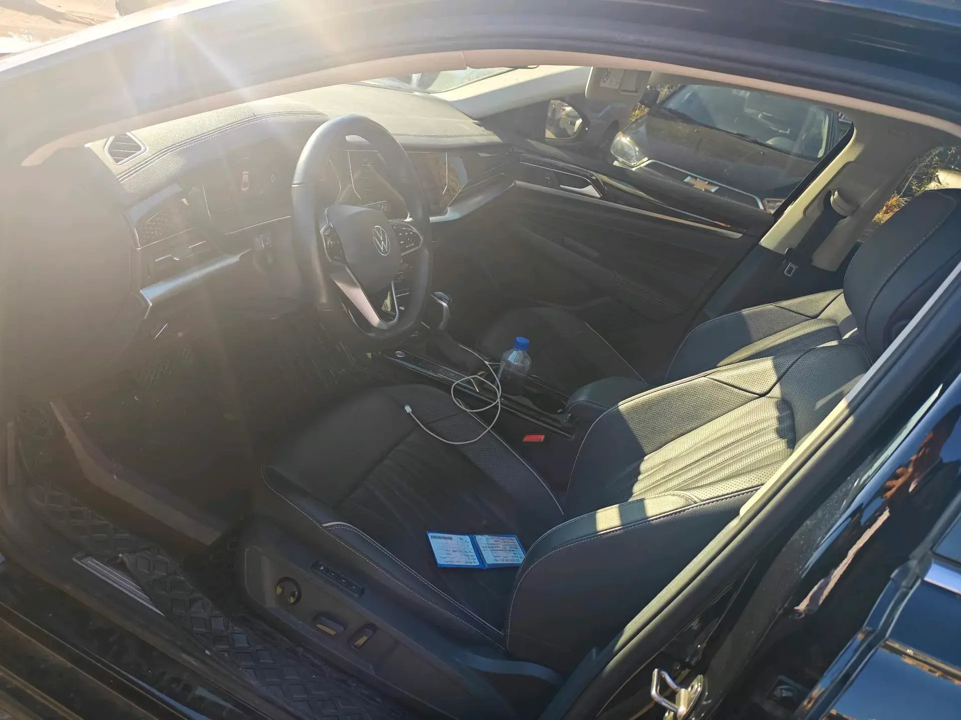 2023 VOLKSWAGEN PASSAT thumbnail 2