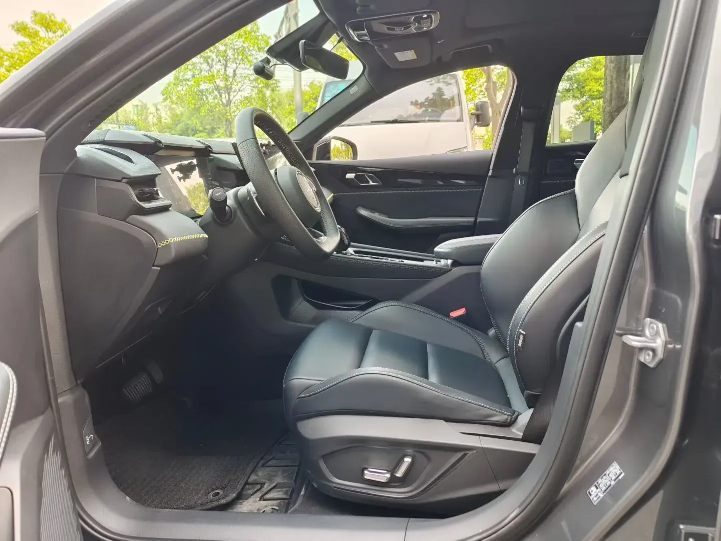 2023 LYNK&CO 03 thumbnail 3