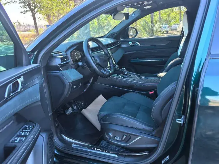 2022 LYNK&CO 05 thumbnail 4