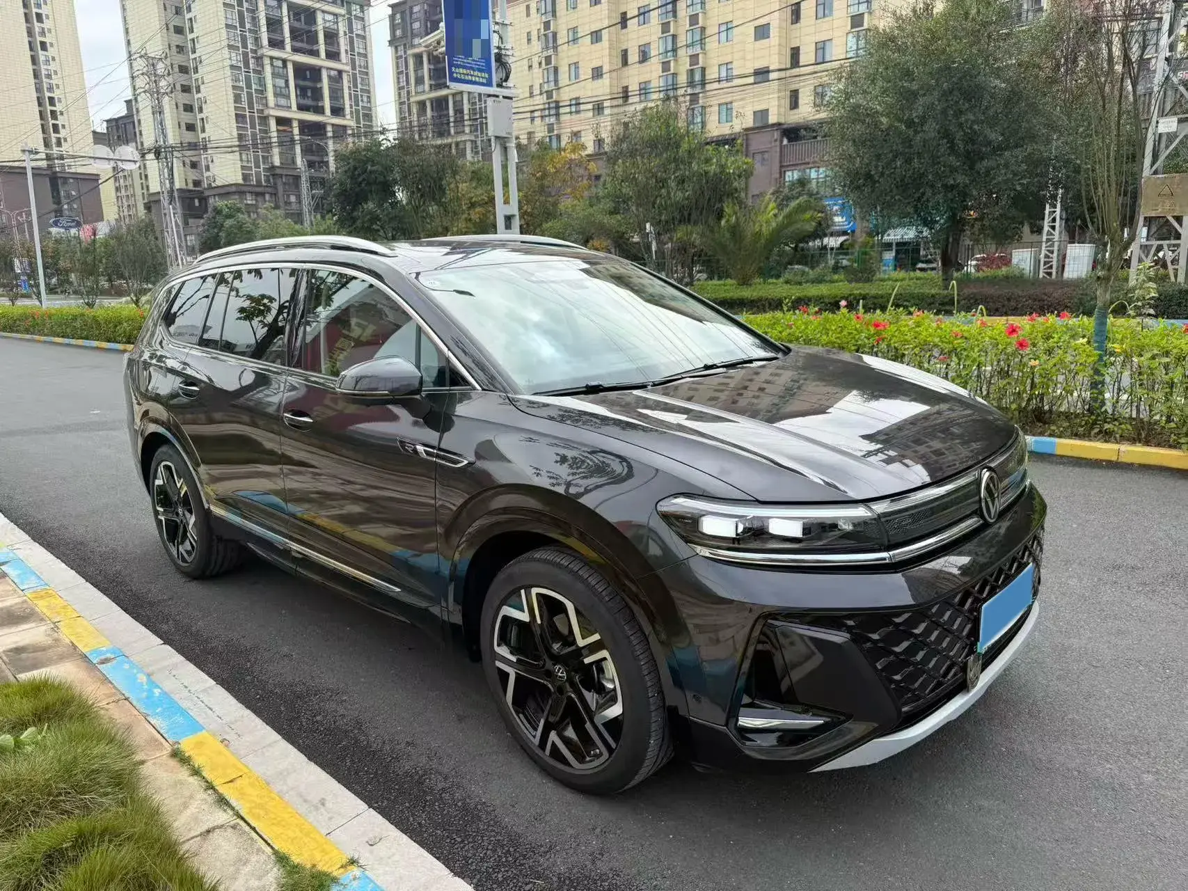 2023 VOLKSWAGEN TALAGON thumbnail 3