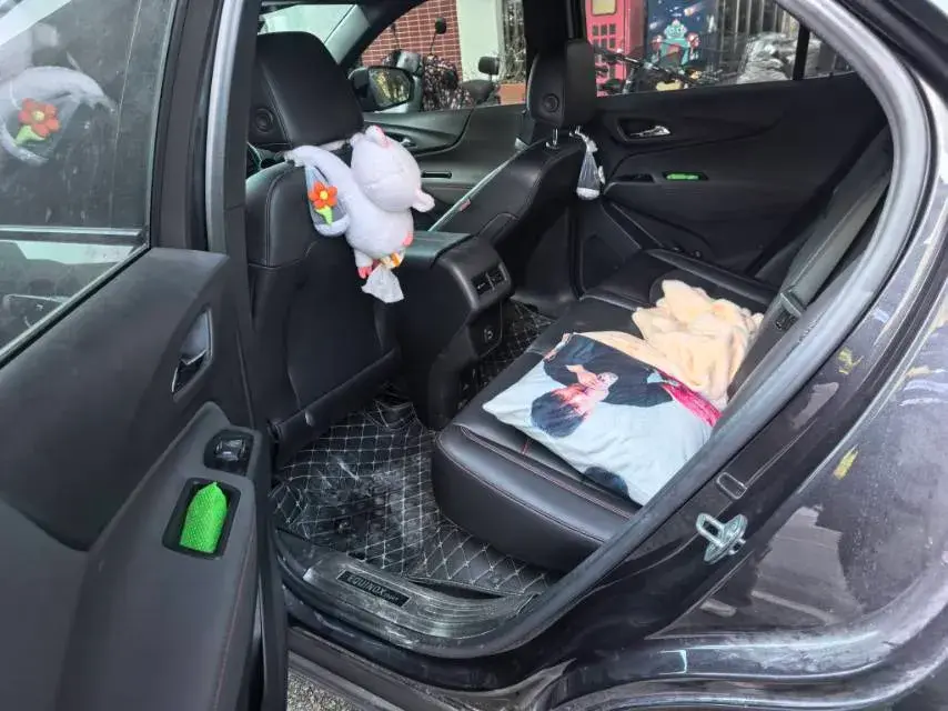 2022 CHEVROLET EQUINOX thumbnail 4