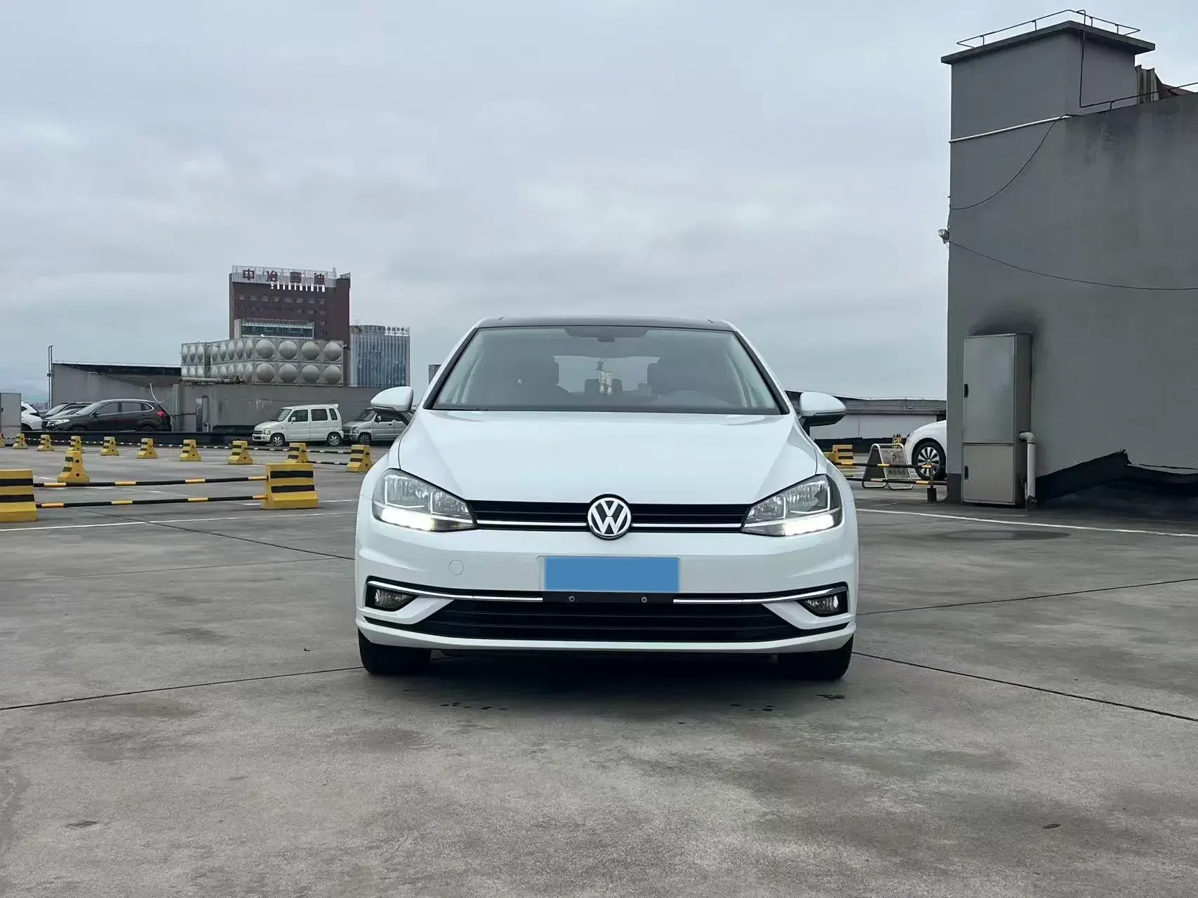 2018 VOLKSWAGEN GOLF thumbnail 3