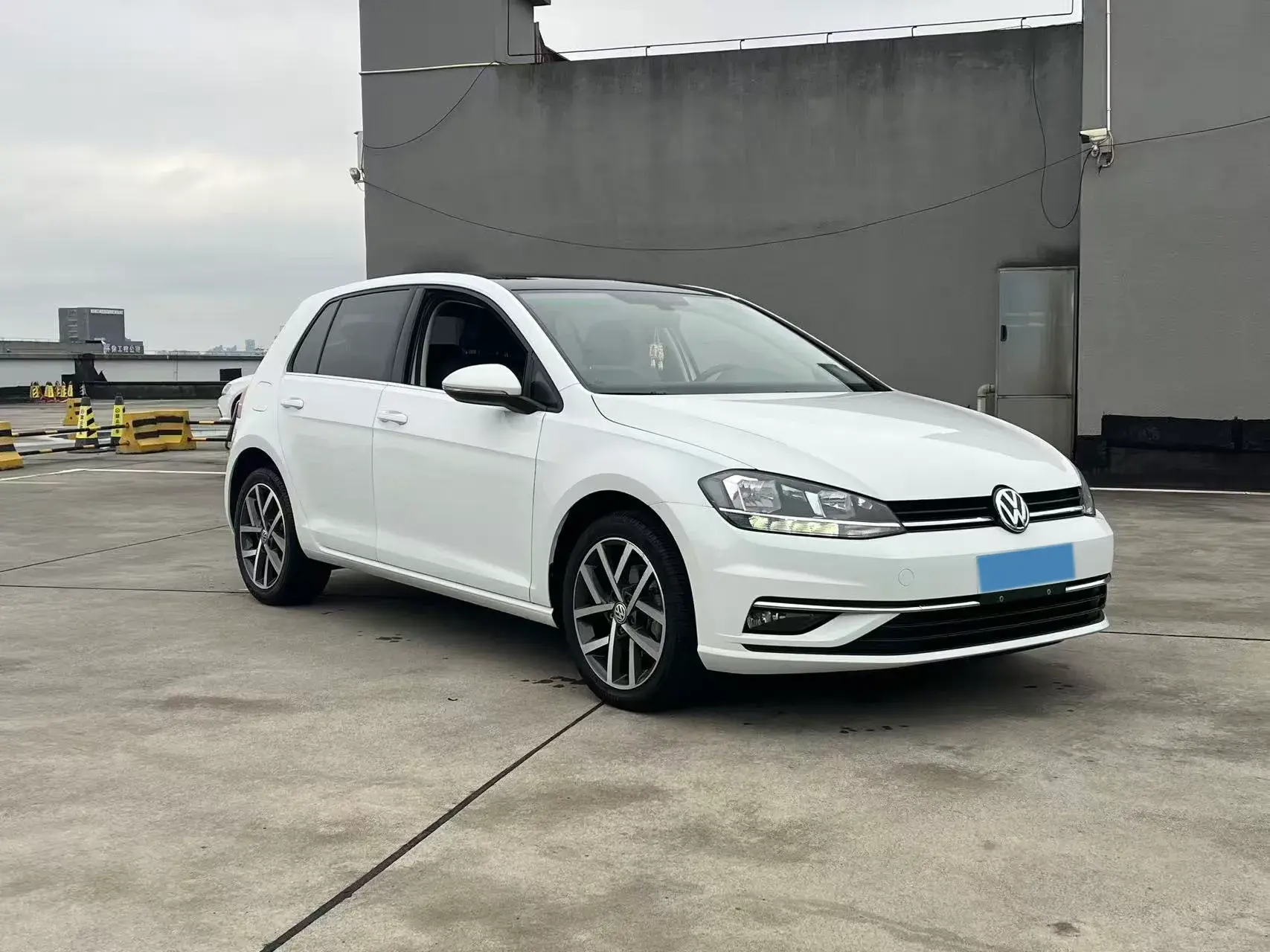 2018 VOLKSWAGEN GOLF thumbnail 4