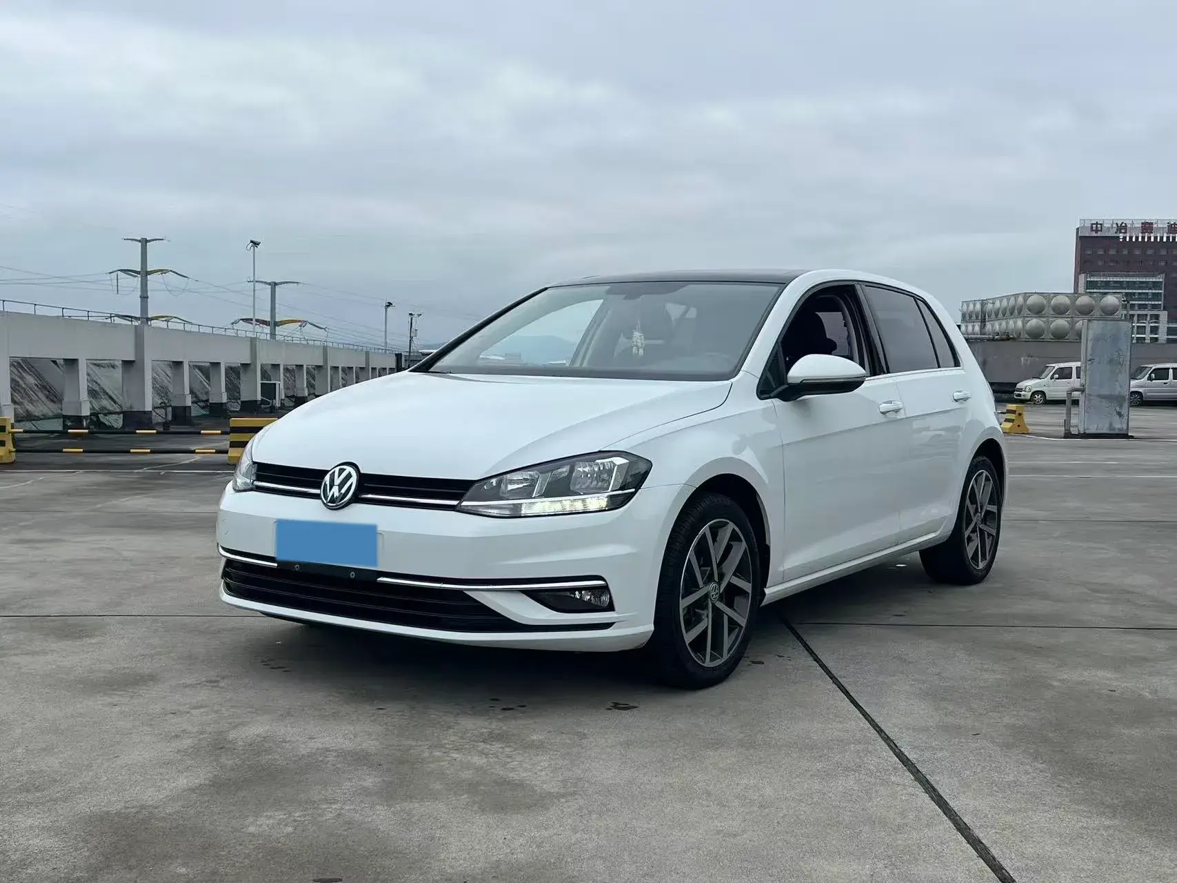2018 VOLKSWAGEN GOLF view 1