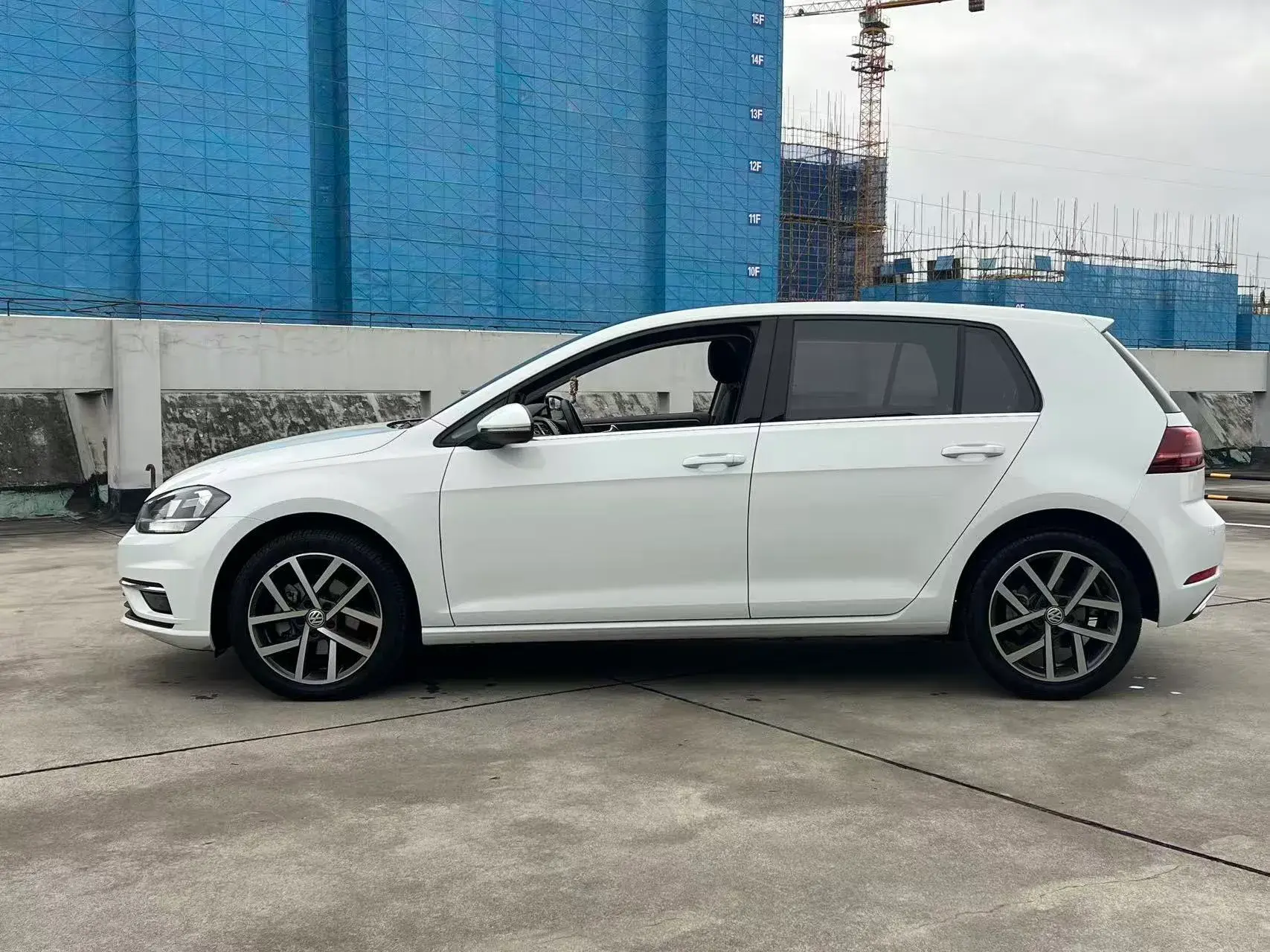 2018 VOLKSWAGEN GOLF thumbnail 2