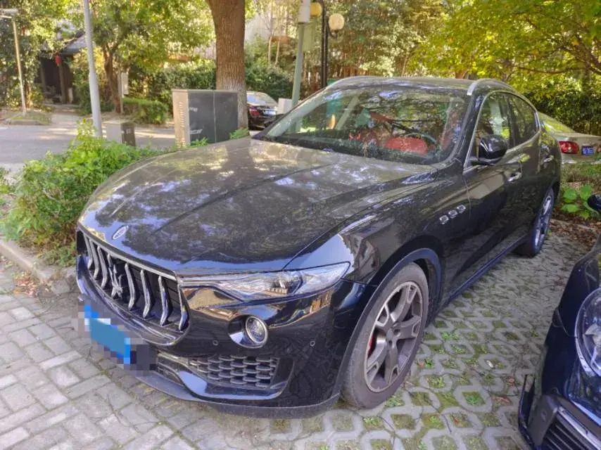 2016 MASERATI LEVANTE view 1