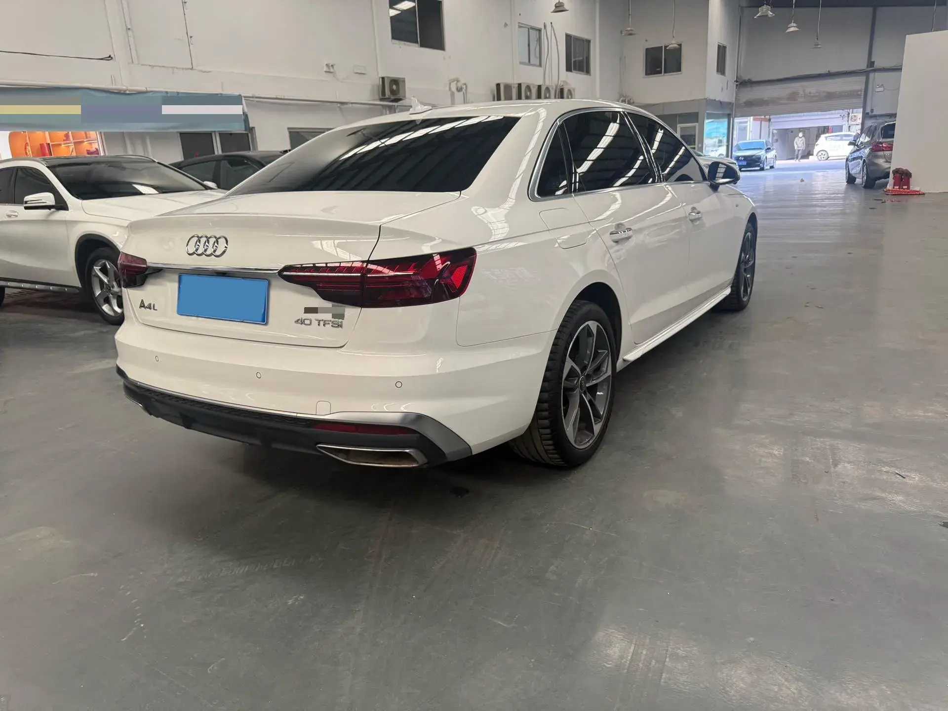 2022 AUDI A4L thumbnail 2