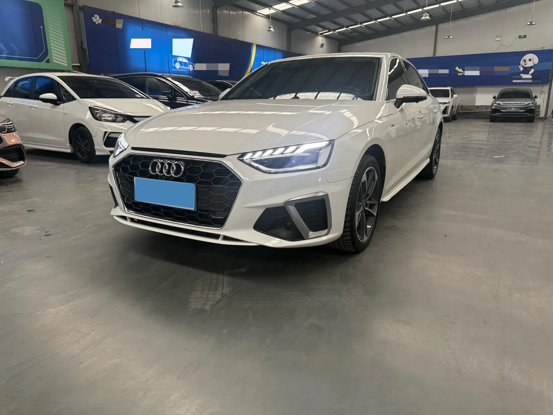 2022 AUDI A4L view 1
