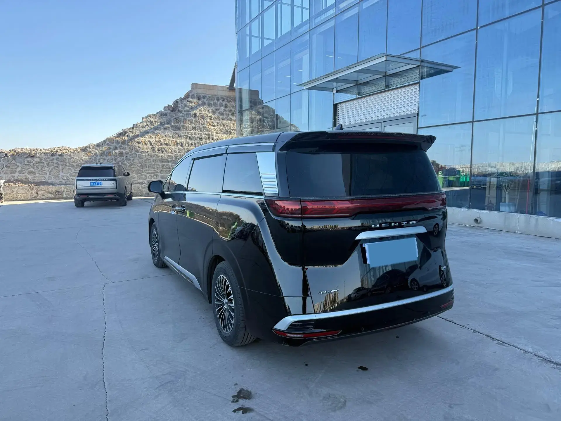 2022 DENZA D9 thumbnail 3