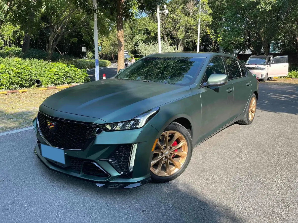 2022 Cadillac CT5 2.0T 237HP L4 10AT