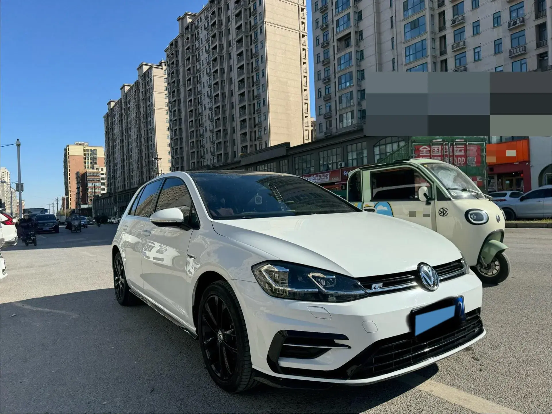 2019 VOLKSWAGEN GOLF thumbnail 3
