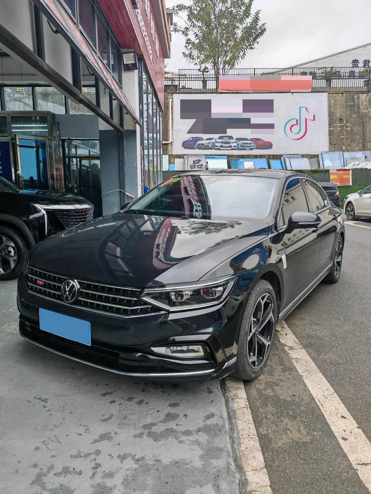 2023 VOLKSWAGEN MAGOTAN view 1