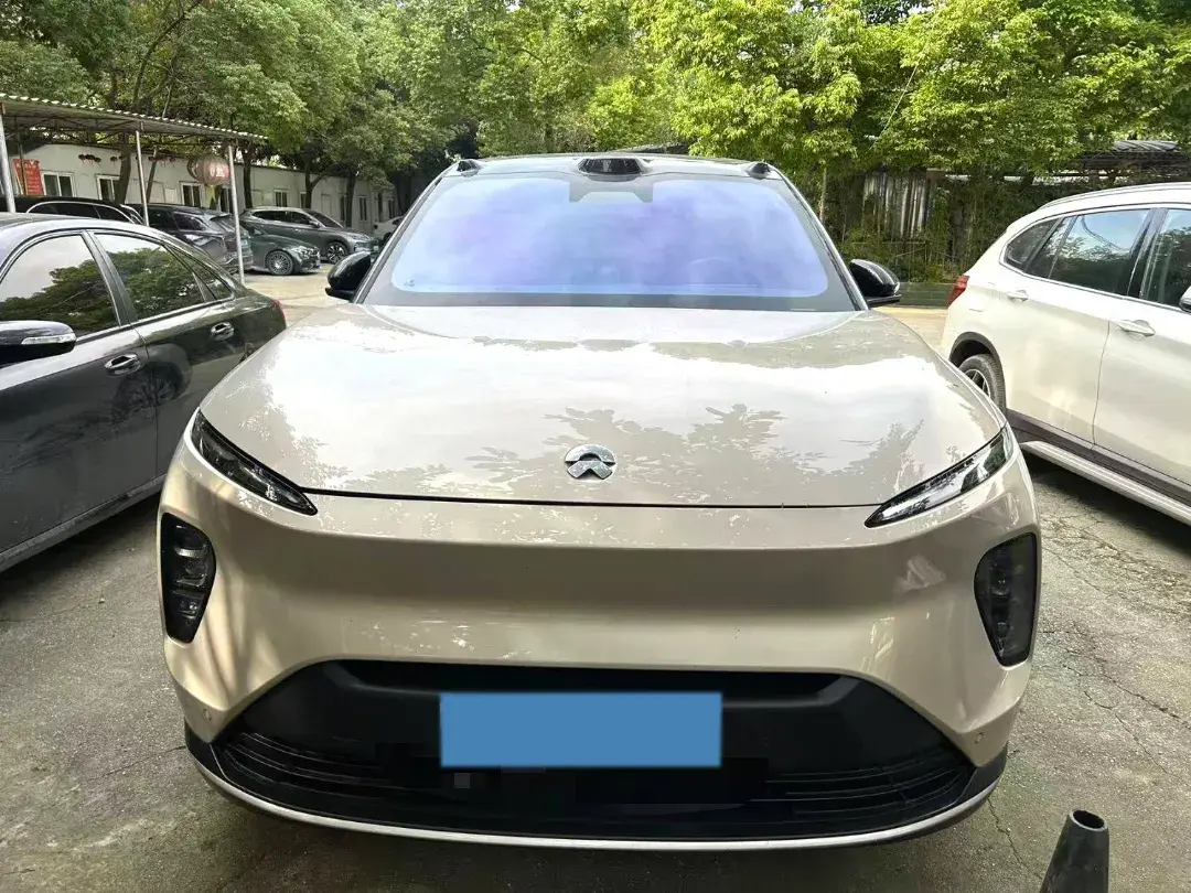 2024 NIO ES8 thumbnail 2