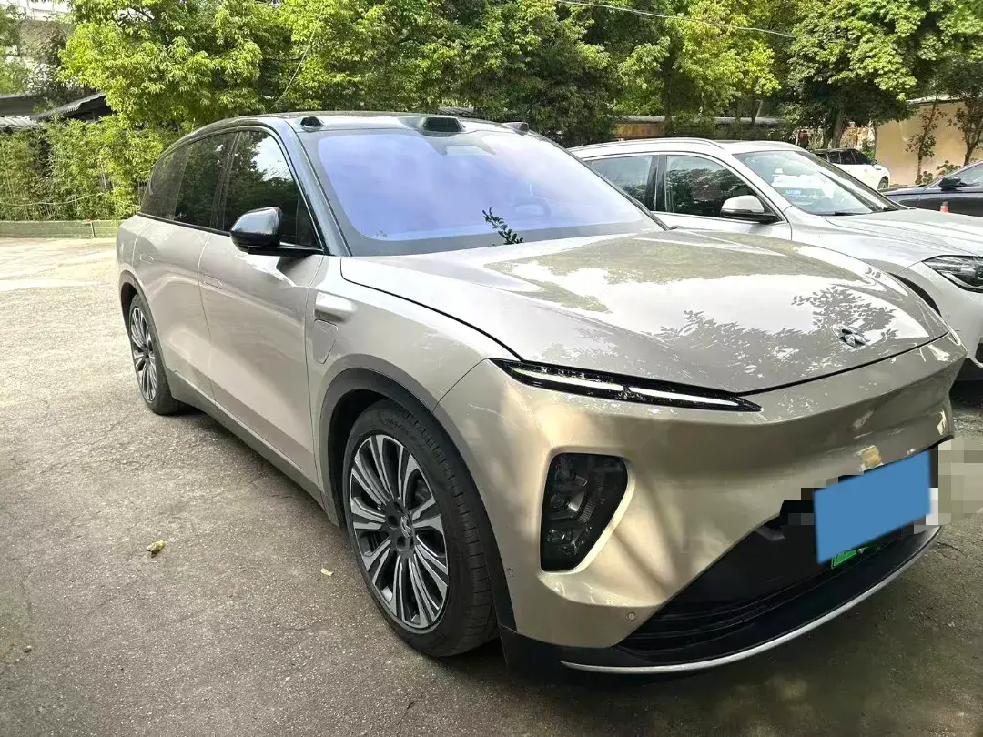 2024 NIO ES8 thumbnail 3