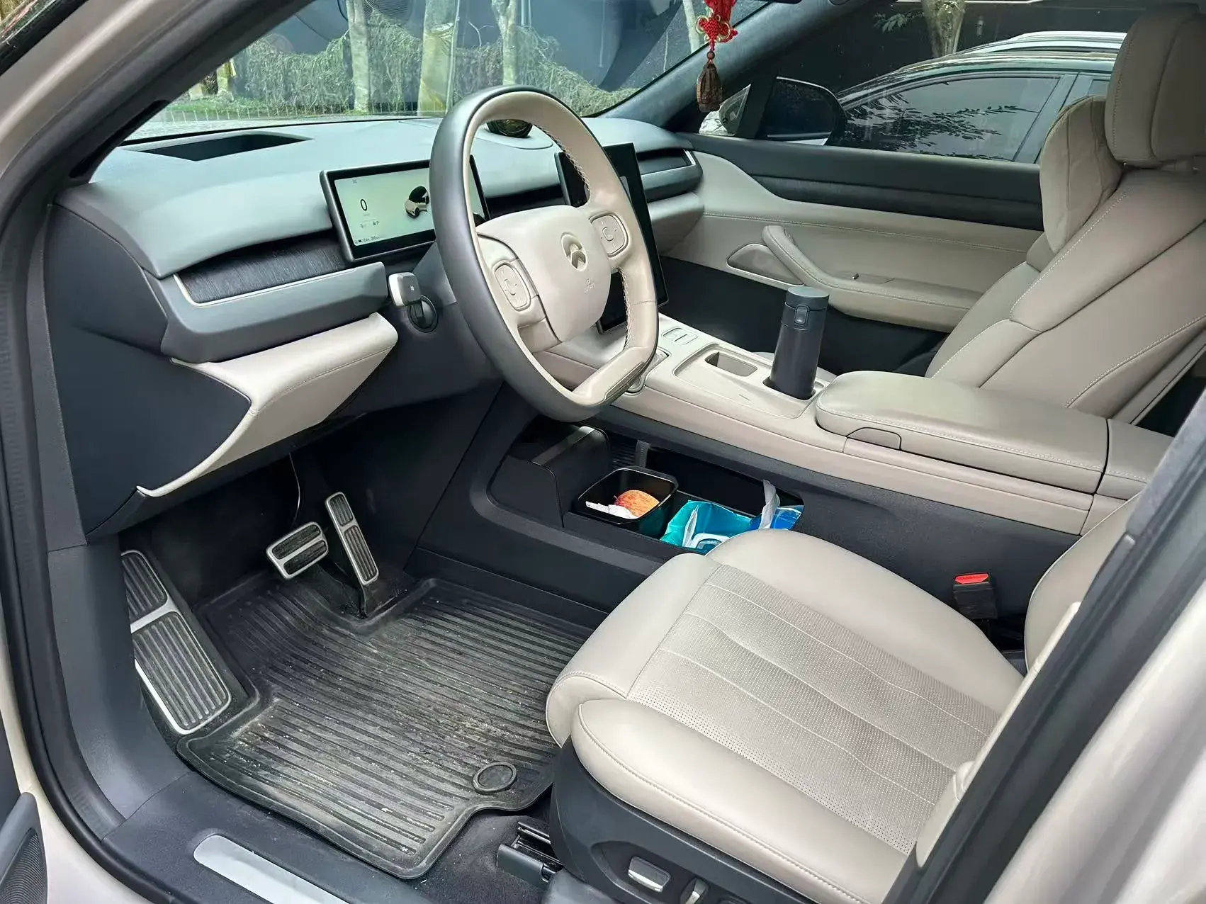 2024 NIO ES8 thumbnail 4