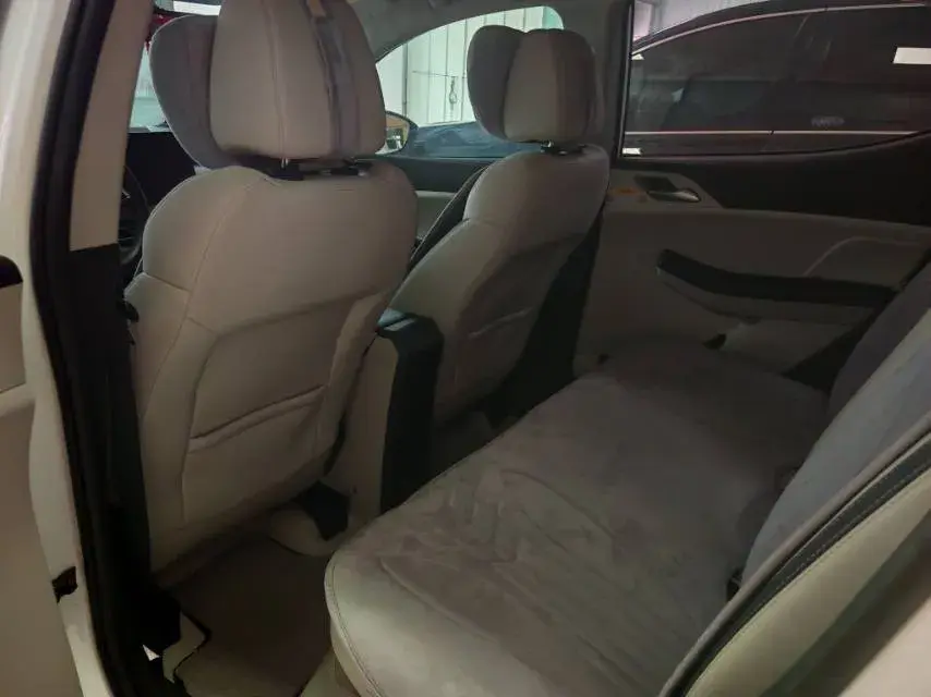 2021 BYD YUAN thumbnail 4