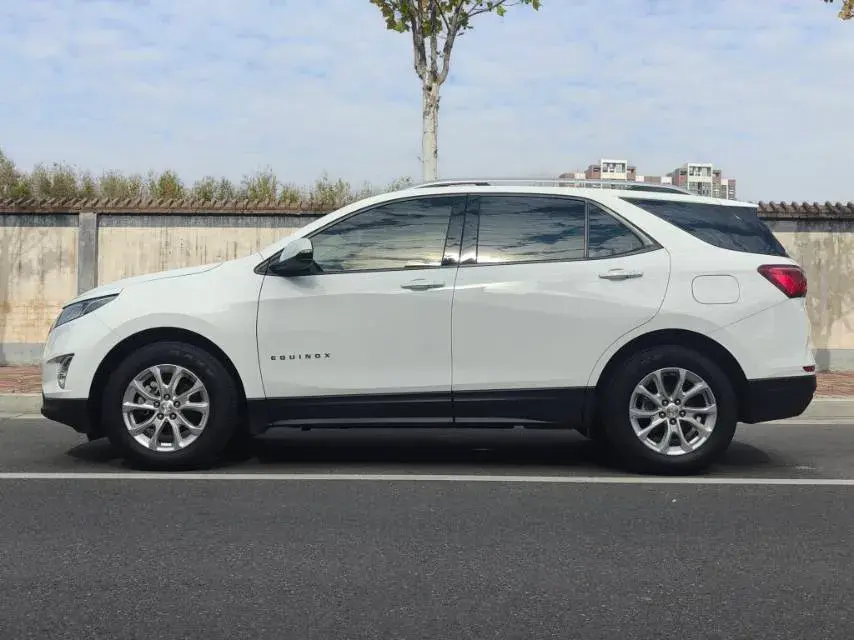 2019 CHEVROLET EQUINOX thumbnail 3