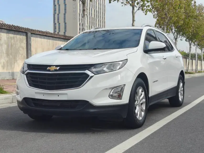 2019 CHEVROLET EQUINOX view 1