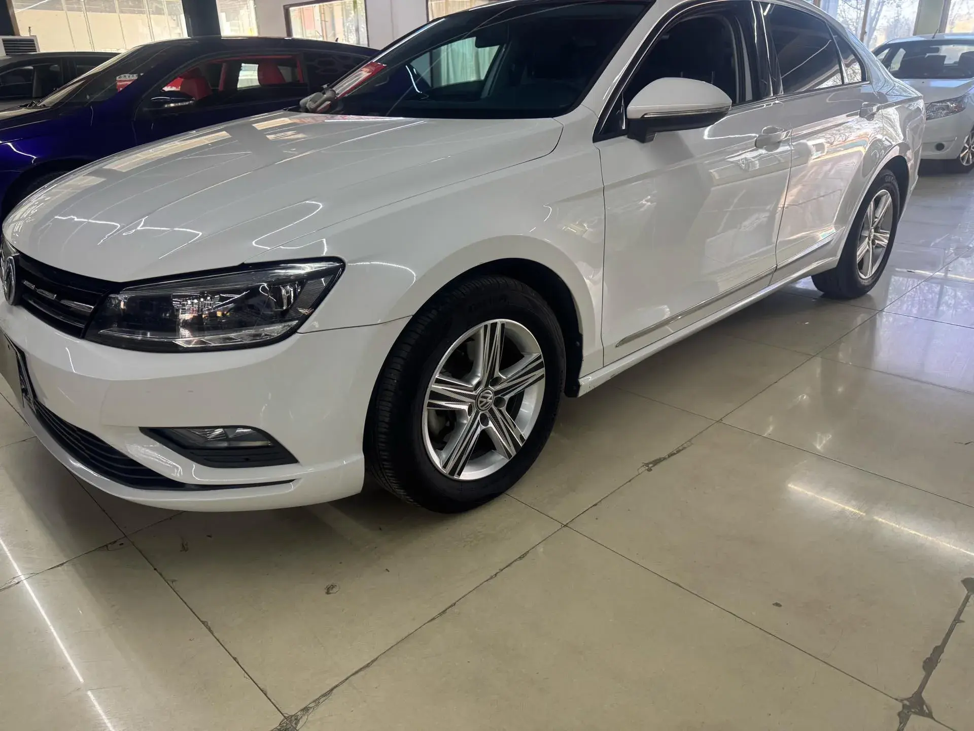 2017 VOLKSWAGEN LAMANDO view 1