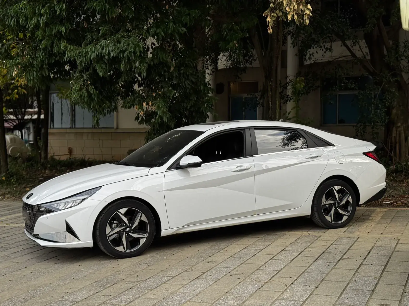 2022 HYUNDAI ELANTRA thumbnail 4