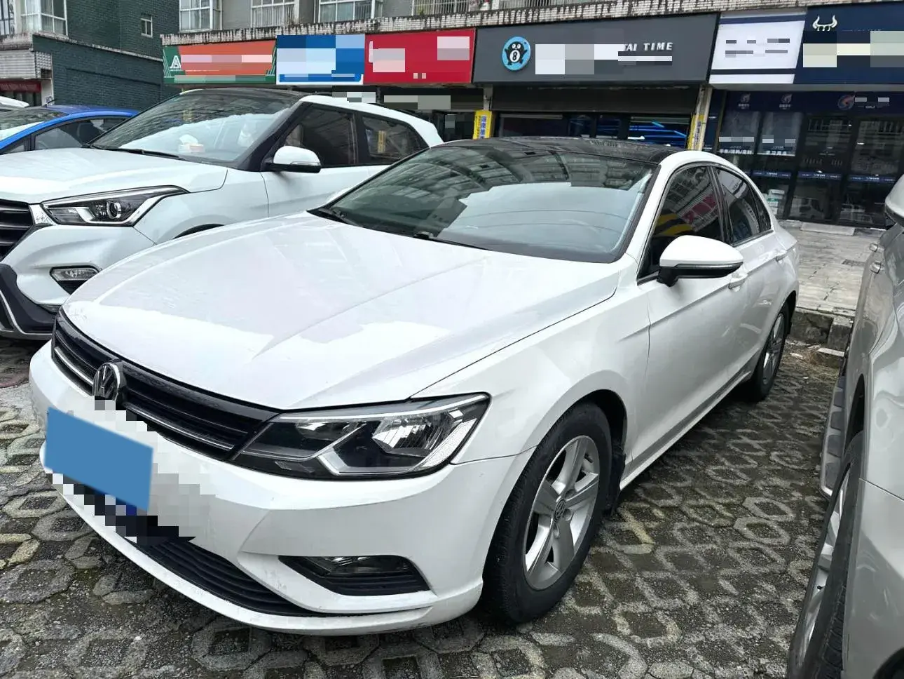 2017 VOLKSWAGEN LAMANDO view 1