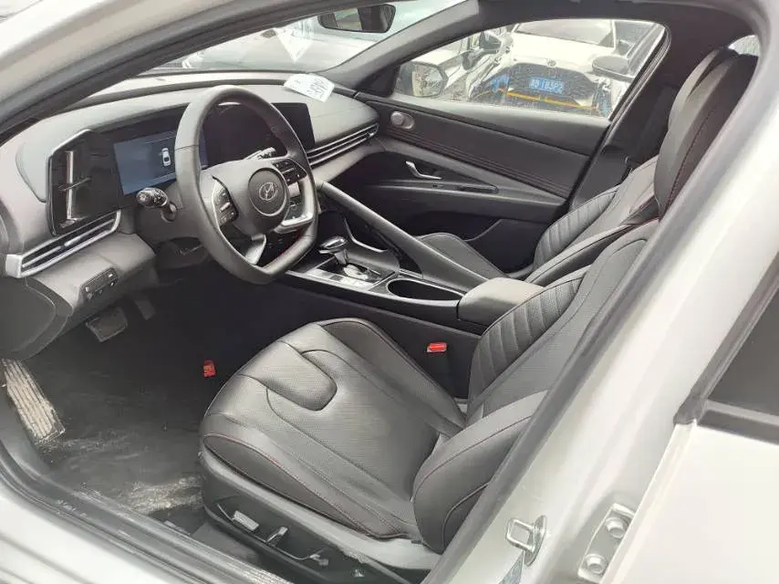 2022 HYUNDAI ELANTRA thumbnail 4