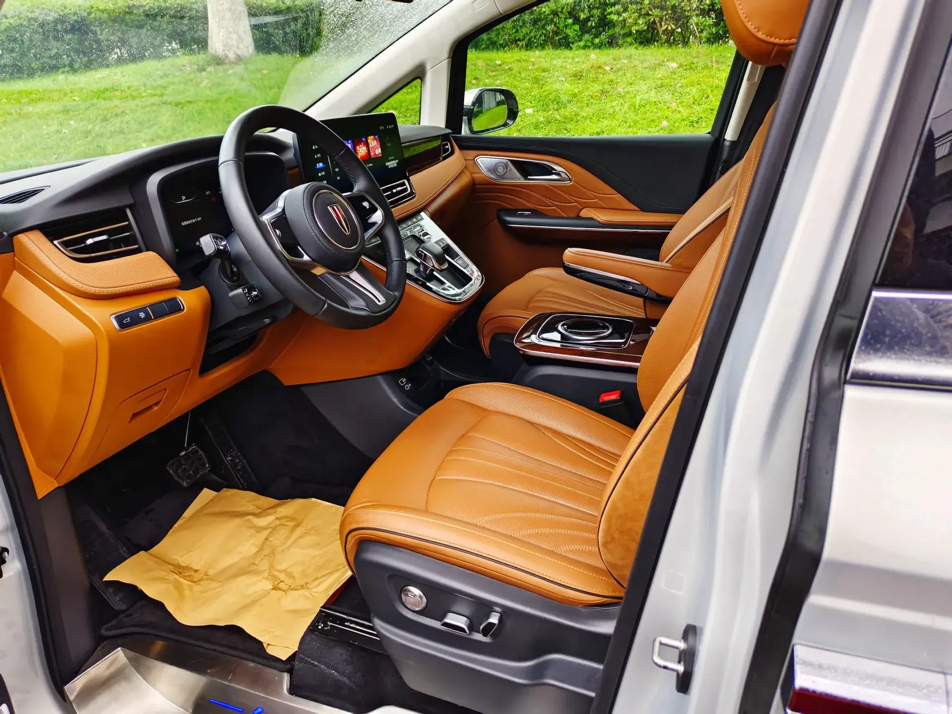 2023 HONGQI HQ9 thumbnail 4