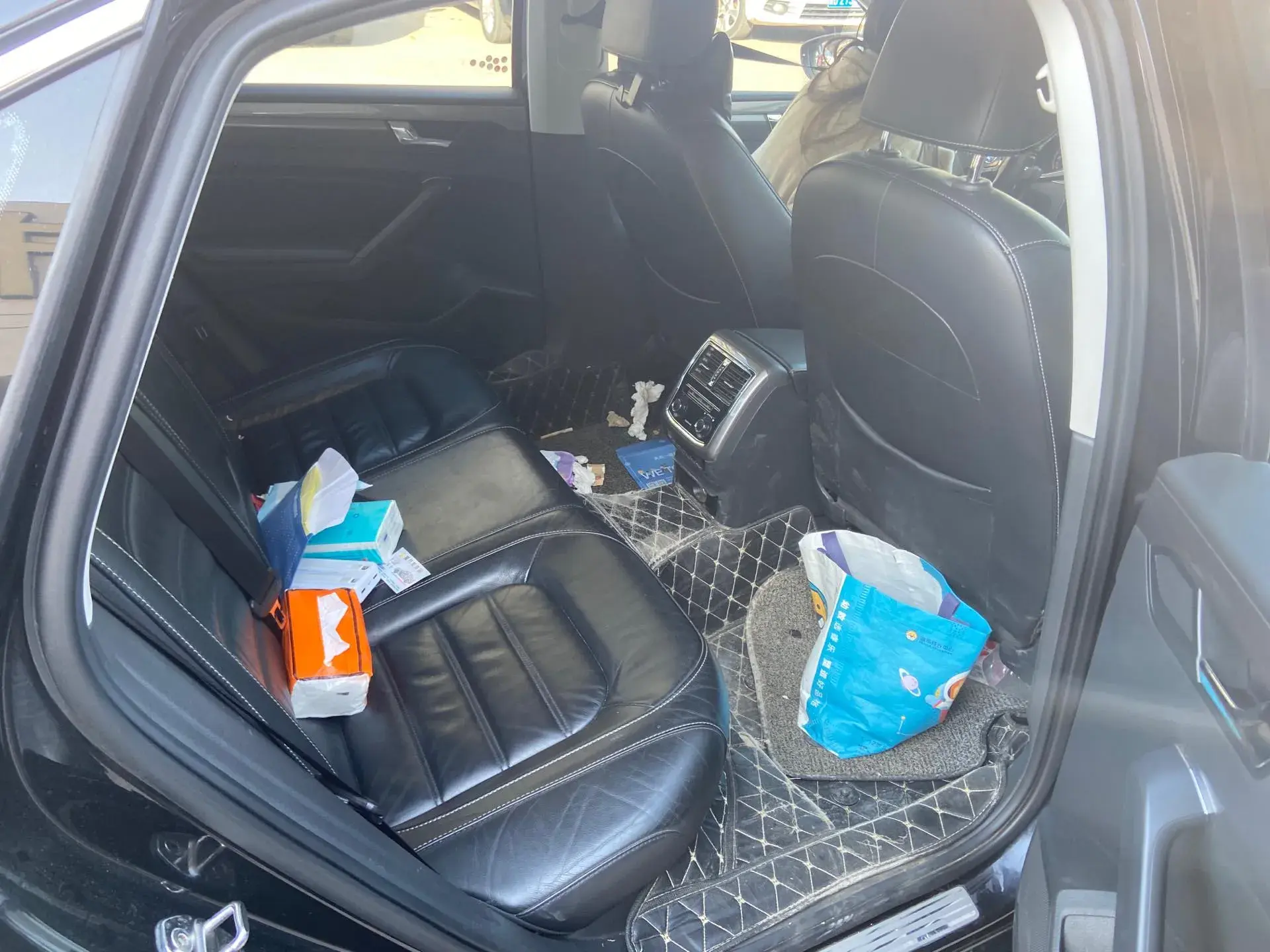 2017 VOLKSWAGEN PASSAT thumbnail 4