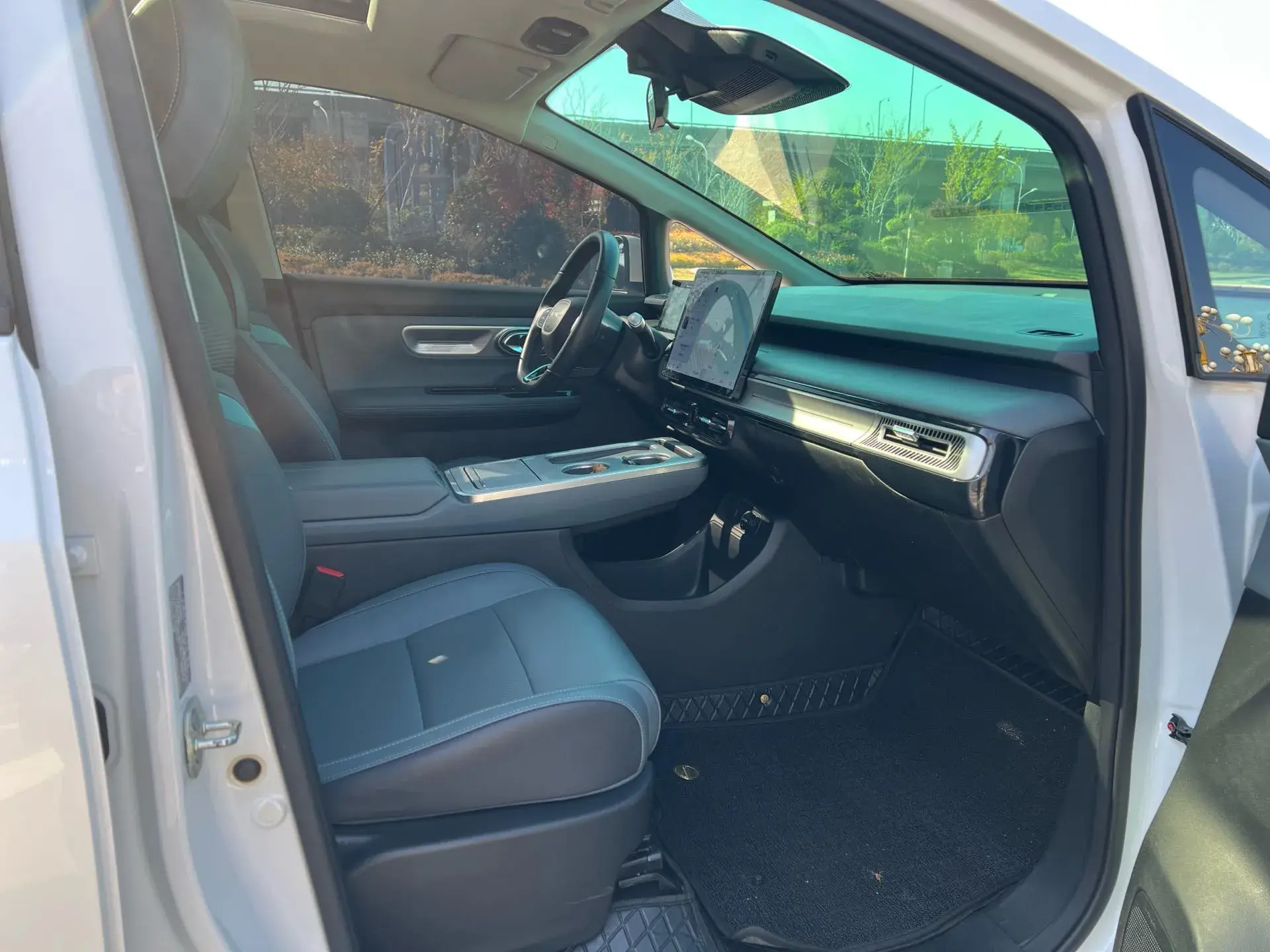 2023 AION Y thumbnail 4