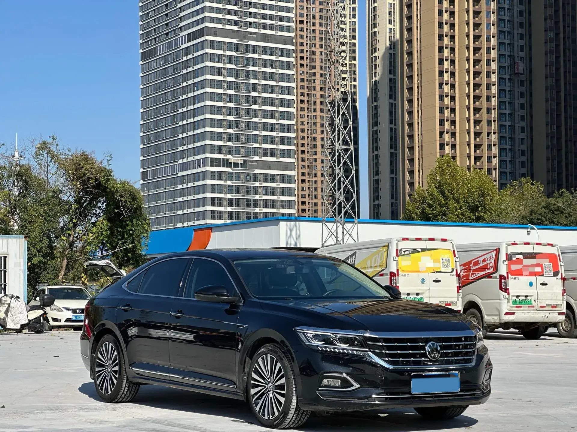 2019 VOLKSWAGEN PASSAT thumbnail 3