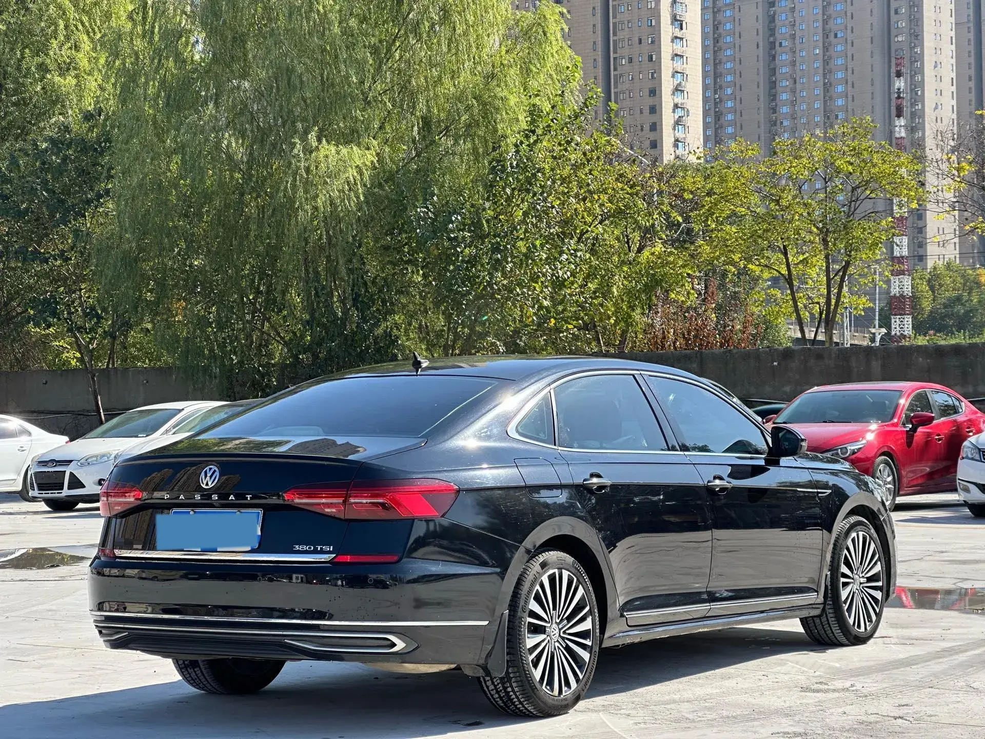 2019 VOLKSWAGEN PASSAT thumbnail 4