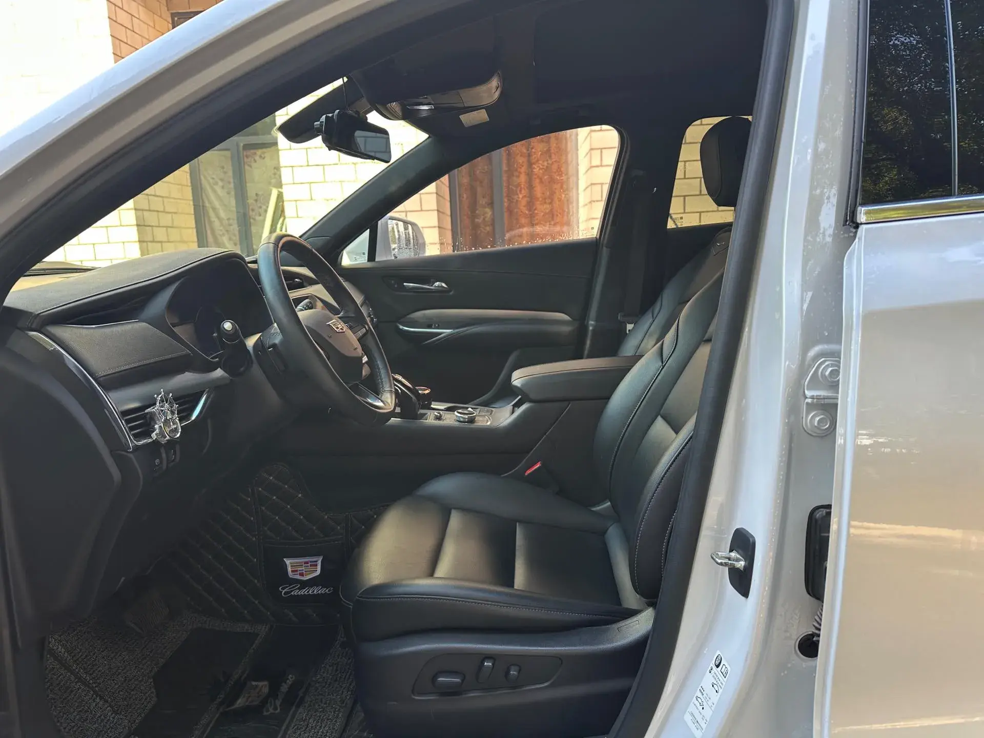 2021 CADILLAC XT4 thumbnail 4